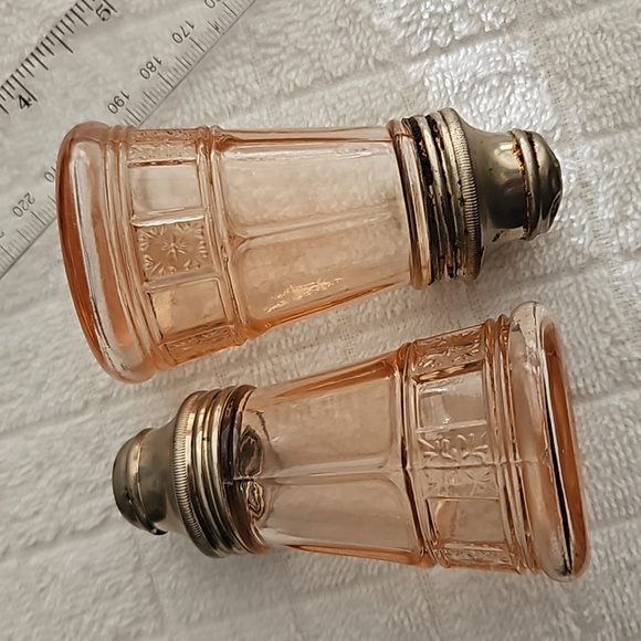 Doric Pattern Depression Glass Pink Salt and Pepper Shakers - Picture 2 of 6